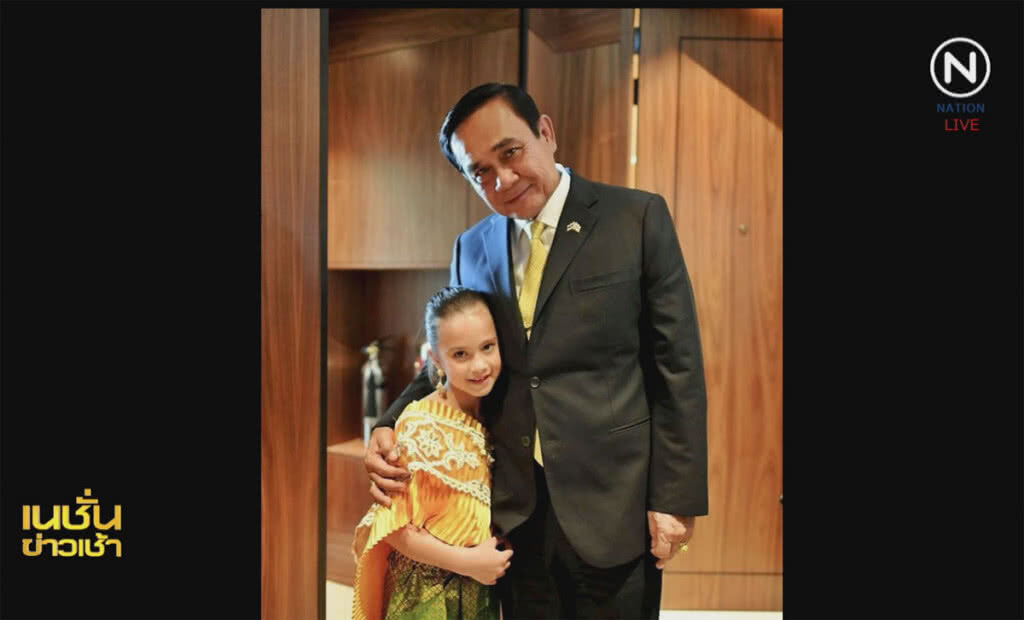 (คลิปข่าว) โมเม้นท์น่ารัก ... เด็กไทยบุกพบนายกฯ ถึงห้องพักในลอนดอน (คลิปข่าว) โมเม้นท์น่ารัก ... เด็กไทยบุกพบนายกฯ ถึงห้องพักในลอนดอน