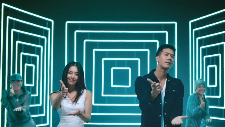 'เอไอเอส' เปิดตัว 'เวียร์' พรีเซนเตอร์คนใหม่ประกบคู่หวานใจ 'เบลล่า' 