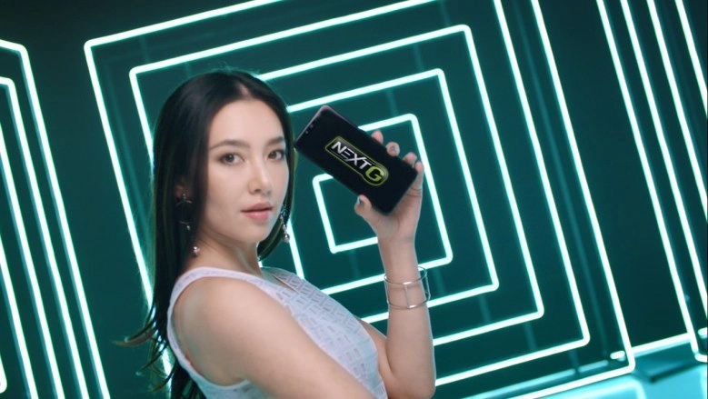 'เอไอเอส' เปิดตัว 'เวียร์' พรีเซนเตอร์คนใหม่ประกบคู่หวานใจ 'เบลล่า' 