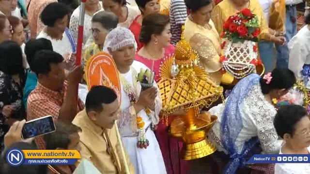 ปชช.แต่งชุดออเจ้าแห่นาคเข้าโบสถ์วัดกล้าชอุ่ม
