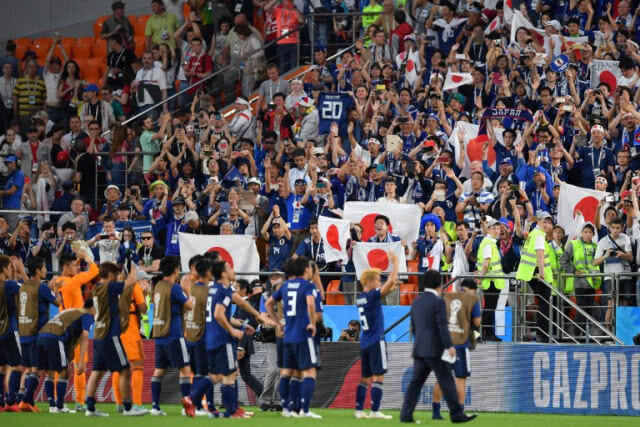 เก็บกันทุกนัด! กองเชียร์ญี่ปุ่นเคลียร์ขยะหลังจบเกม