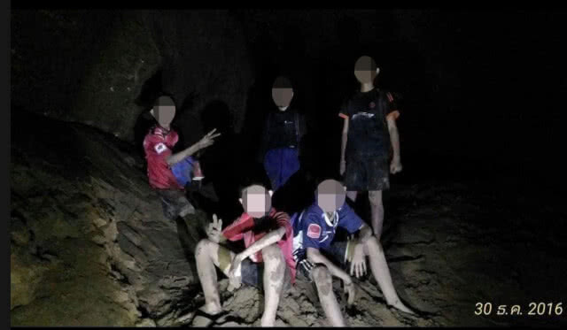 ส่องเฟซ! โค้ชทีมฟุตบอลเด็กติด "ถ้ำหลวง" เคยพาเด็ก ๆไปฝึกพิเศษ เมื่อปี 59
