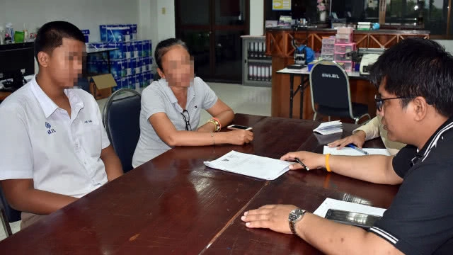 ผอ.โรงเรียนชี้แจงแล้ว !! ส่วนแม่-ลูกติด 0 ไม่จบ ม.6 ชวดเรียนวิศวะ(มีคลิป)