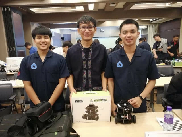 ชื่นชม 'นศ.ม.กาฬสินธุ์' ตัวแทนประเทศไทย แข่งขัน 'หุ่นยนต์นานาชาติ'