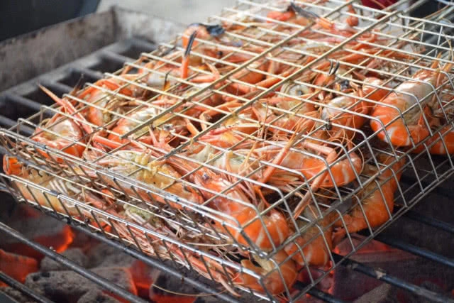 อร่อยปักหมุด : กุ้งตะกร้าเศรษฐี สาขาอ่อนนุช กุ้งเป็นๆสดๆ สั่งย่างกลับบ้าน นั่งแทะหัวกุ้งสบายๆ