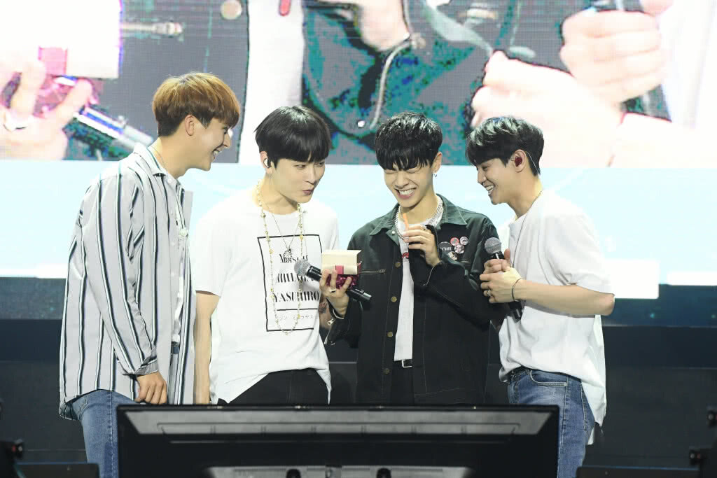 4 หนุ่ม Highlight จัดเต็มความสนุก!! ร่วมสร้างความทรงจำดีๆ ที่ไทย