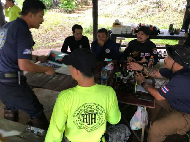 "ฝันดี" ลงพื้นที่ถ้ำหลวง ร่วมคุยน้องๆทีม "หมูป่า" เพื่อหาข้อมูล