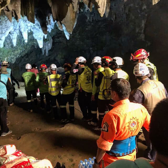 ลุยโคลนถ้ำหลวง "ดอย ธิเบศร์ ดัชนี" เชื่อ! 13 ชีวิต ต้องรอด