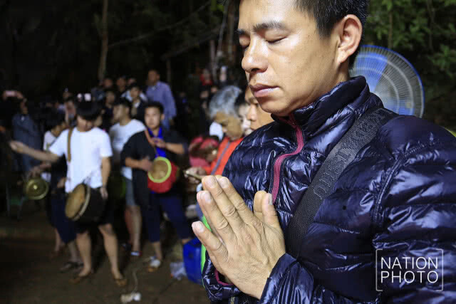 ผู้ปกครอง-ญาติของทั้ง 13 ชีวิต "ทำพิธีฮ่องขวัญ"