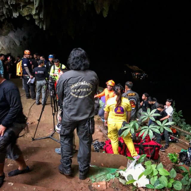 ลุยโคลนถ้ำหลวง "ดอย ธิเบศร์ ดัชนี" เชื่อ! 13 ชีวิต ต้องรอด