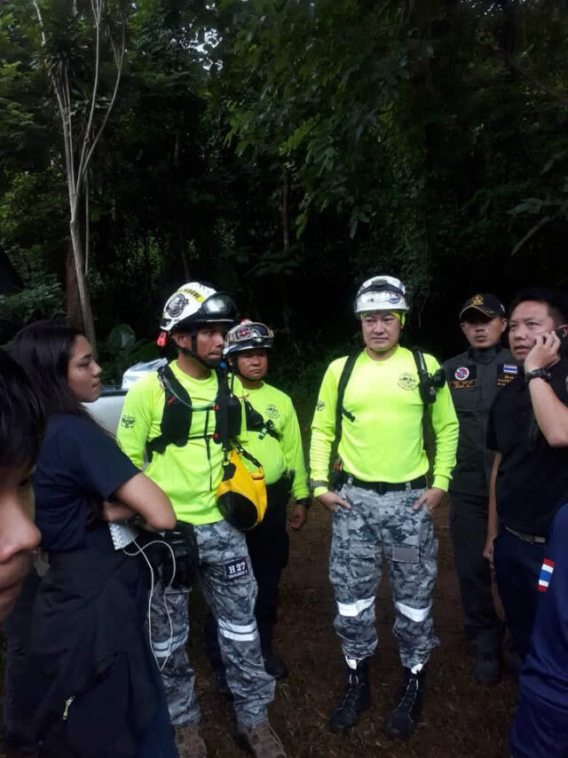 "ฝันดี" ลงพื้นที่ถ้ำหลวง ร่วมคุยน้องๆทีม "หมูป่า" เพื่อหาข้อมูล