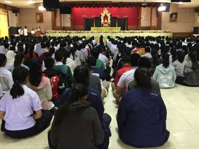 ชาวเชียงรายทุกภาคส่วนรวมใจ! อธิษฐานขอให้พบ 13 ชีวิตติดถ้ำหลวง