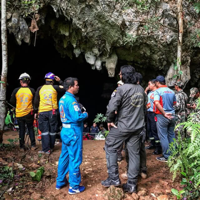 ลุยโคลนถ้ำหลวง "ดอย ธิเบศร์ ดัชนี" เชื่อ! 13 ชีวิต ต้องรอด