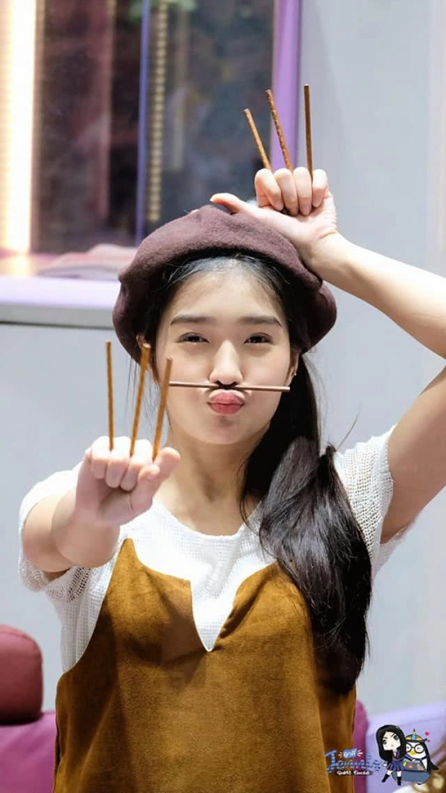 ลูกน้องจัดให้!! ซื้อโฆษณารถเมล์ อวยพรวันเกิด"ลูกพี่เจนนิษฐ์ BNK48"