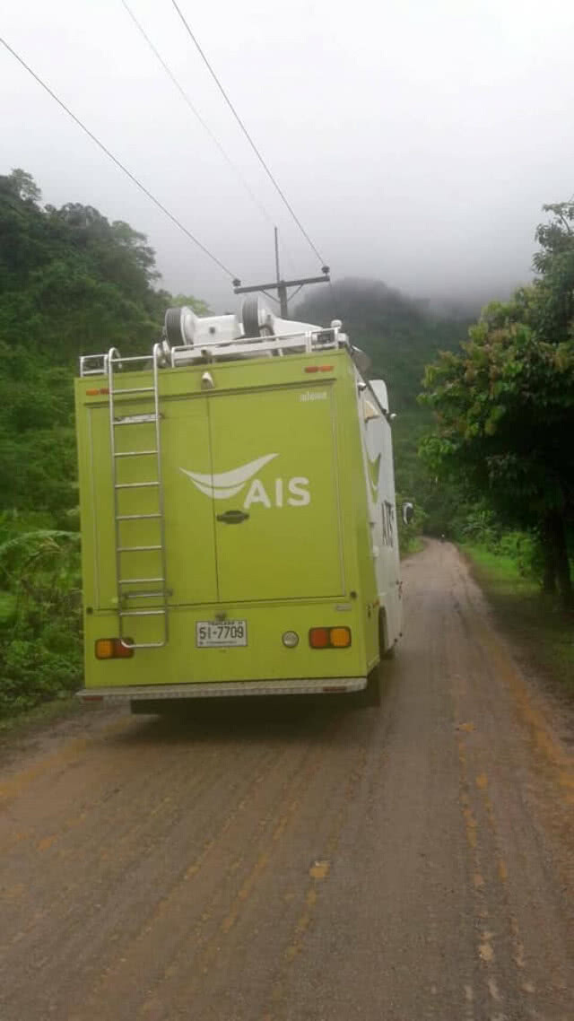 AIS ส่งความห่วงใย ส่งรถสถานีฐานเคลื่อนที่ ช่วยค้นหาแข้งเยาวชนที่ถ้ำหลวง