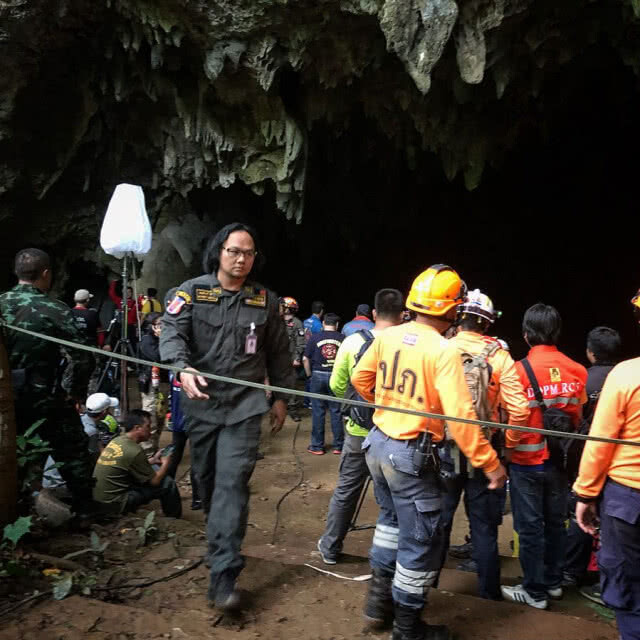 ลุยโคลนถ้ำหลวง "ดอย ธิเบศร์ ดัชนี" เชื่อ! 13 ชีวิต ต้องรอด