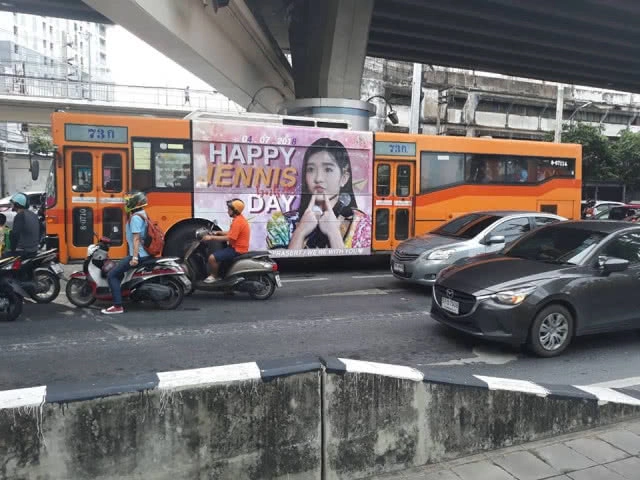 ลูกน้องจัดให้!! ซื้อโฆษณารถเมล์ อวยพรวันเกิด"ลูกพี่เจนนิษฐ์ BNK48"