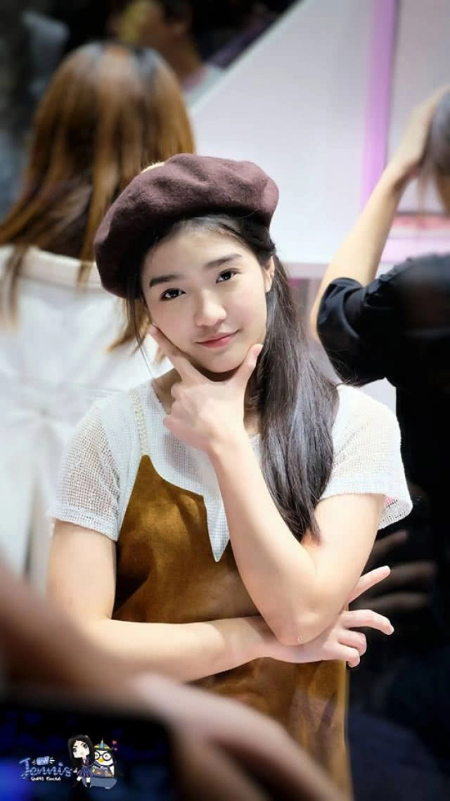 ลูกน้องจัดให้!! ซื้อโฆษณารถเมล์ อวยพรวันเกิด"ลูกพี่เจนนิษฐ์ BNK48"