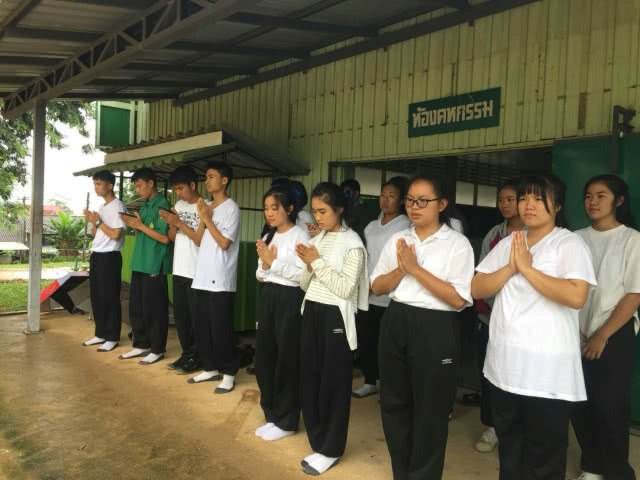 ชาวเชียงรายทุกภาคส่วนรวมใจ! อธิษฐานขอให้พบ 13 ชีวิตติดถ้ำหลวง