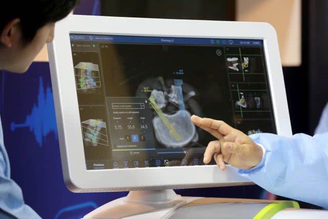 ย้ำภาพผู้นำ Healthcare 4.0 บำรุงราษฎร์เปิดตัวหุ่นยนต์ช่วยผ่าตัดผู้ป่วยกระดูกสันหลังตัวล่าสุด