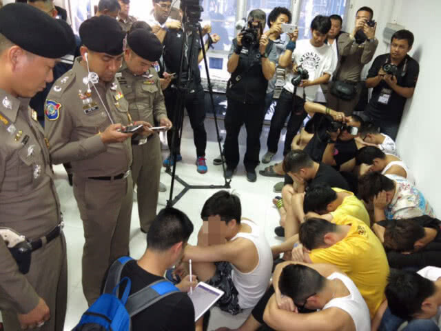 "บิ๊กโจ๊ก" รวบแก็งมังกรจีน ใช้ไทยเป็นฐานปั่นหุ้นตลาดทุนประเทศจีน เสียหาย 1 หมื่นล้าน(มีคลิป)
