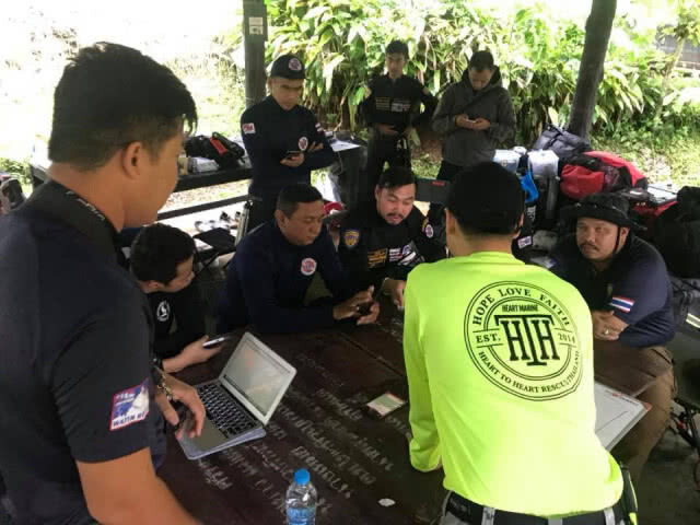 "ฝันดี" ลงพื้นที่ถ้ำหลวง ร่วมคุยน้องๆทีม "หมูป่า" เพื่อหาข้อมูล