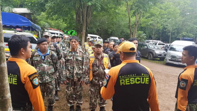 ข้อจำกัดด้านเวลาและสภาพอากาศ ช่วย 13 ชีวิตติดถ้ำหลวง จนท.ยันทำงาน 24 ชม.