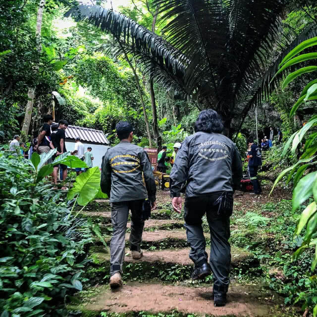 ลุยโคลนถ้ำหลวง "ดอย ธิเบศร์ ดัชนี" เชื่อ! 13 ชีวิต ต้องรอด