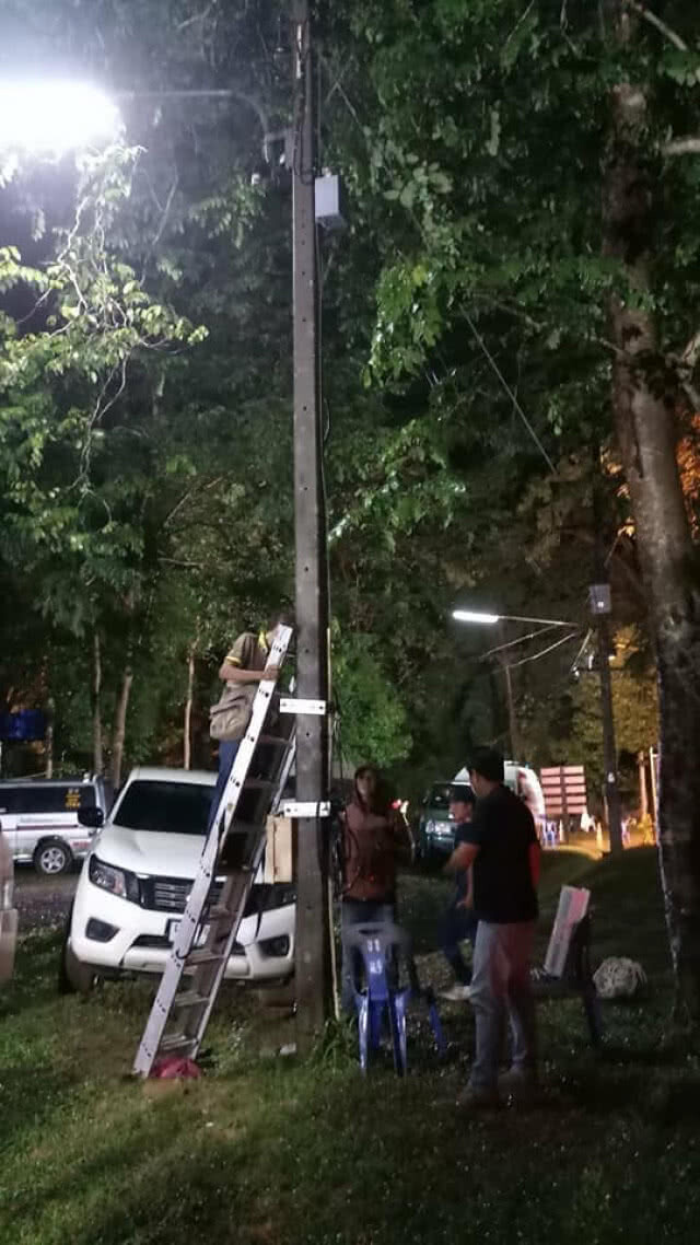 AIS ส่งความห่วงใย ส่งรถสถานีฐานเคลื่อนที่ ช่วยค้นหาแข้งเยาวชนที่ถ้ำหลวง
