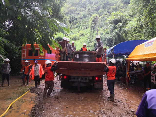 ผู้ว่าการกฟภ. ส่งสายไฟฟ้าชนิดกันน้ำ เพิ่ม 4,000 เมตร ติดตั้งแสงสว่างนำทางและระบบสูบน้ำ