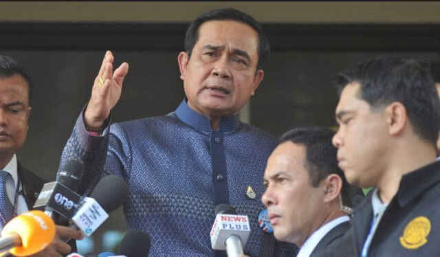 "บิ๊กตู่" โวไปเมืองนอกพอจะฉลาดคุยภาษาอังกฤษได้ วอน "อย่าดูถูกกันเลย"