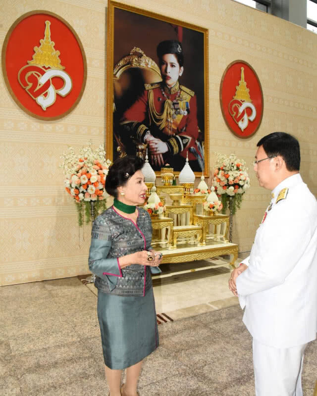 ฟ้าหญิงจุฬาภรณ์ฯ พระราชทานเงินสนับสนุนการปฏิบัติการช่วยเหลือ 13 ชีวิต "ทีมหมูป่า" ติดถ้ำหลวง