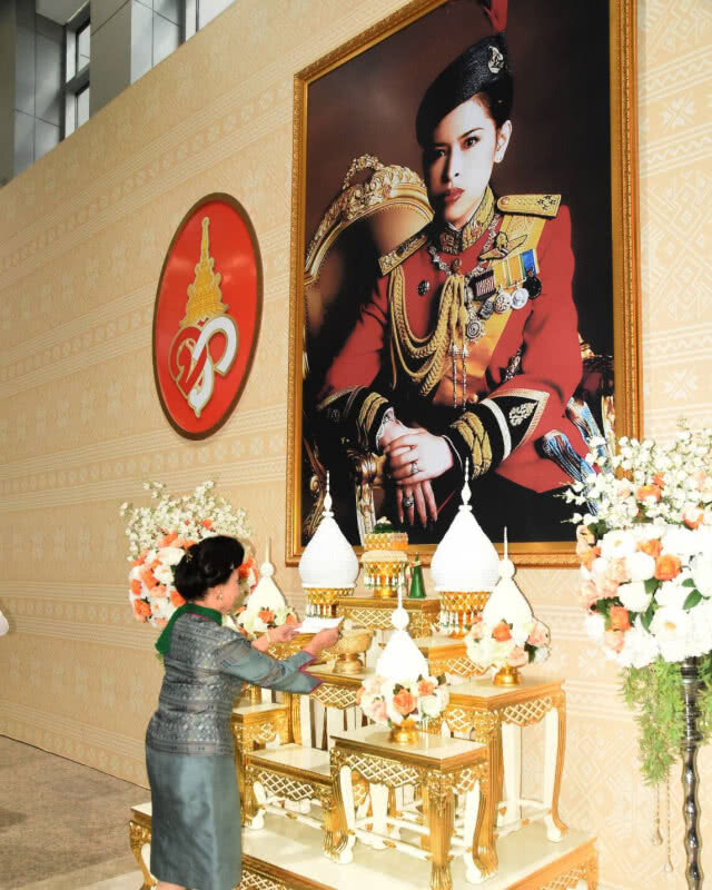 ฟ้าหญิงจุฬาภรณ์ฯ พระราชทานเงินสนับสนุนการปฏิบัติการช่วยเหลือ 13 ชีวิต "ทีมหมูป่า" ติดถ้ำหลวง