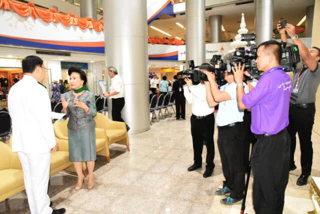 ฟ้าหญิงจุฬาภรณ์ฯ พระราชทานเงินสนับสนุนการปฏิบัติการช่วยเหลือ 13 ชีวิต "ทีมหมูป่า" ติดถ้ำหลวง