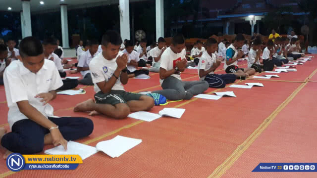 "ศรีสะเกษ อคาเดมี่" ร่วมสวดมนต์ขอพรช่วย 13 ชีวิต "ทีมหมูป่า"