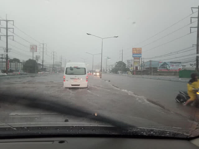 เมืองโคราชจมบาดาล หลังฝนตกหนักแค่ 1 ชั่วโมง