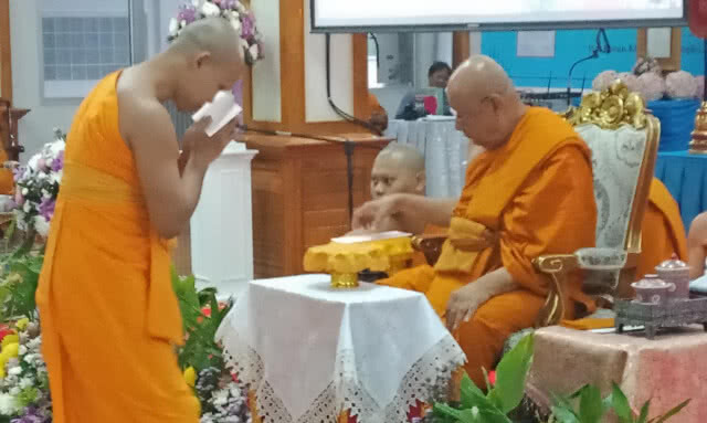 เจ้าคณะจังหวัดมอบทุนการศึกษา 385 ทุน พร้อมร่วมอธิษฐานจิตส่งพลังช่วยเด็ก 13 คน(มีคลิป)