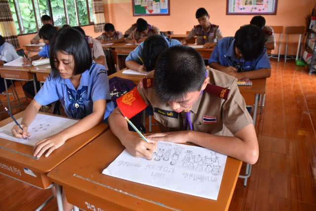 "คลาสศิลปะ" เพื่อส่งใจช่วยทีมค้นหา 13 ชีวิต ทีมฟุตบอลหมูป่าอาคาเดมี่เชียงราย