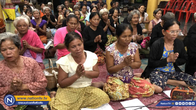 ชาวศรีสะเกษสวดมนต์ส่งกำลังใจให้ "ทีมหมูป่า" ปลอดภัย