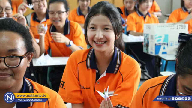 พับ 'นกกระเรียน' ส่งจิตอธิษฐาน ขอทีมหมูป่าปลอดภัย
