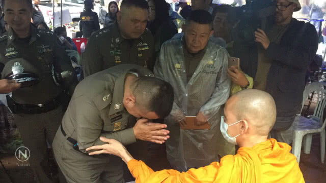 "ศรีวราห์" พบปะญาติทีมหมูป่า-เตรียมแผนช่วยเด็ก