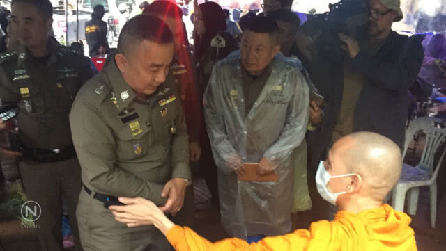 "ศรีวราห์" พบปะญาติทีมหมูป่า-เตรียมแผนช่วยเด็ก