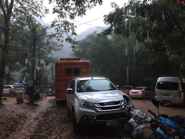 กู้ภัยโพสต์ โอด "หรืออาถรรพ์มีจริง?"ฝนตกหนักทันทีที่เจาะผนังถ้ำ