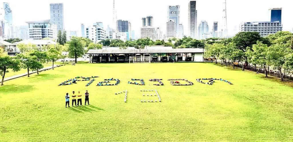 ทีมบอลกรุงเทพคริสเตียน - บัวขาว ส่งแรงใจถึง 13 ชีวิต หมูป่า