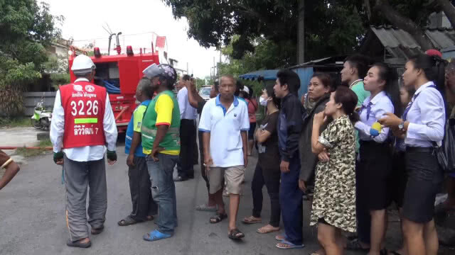 เกิดเหตุไฟไหม้บ้านในชุมชนหนาแน่น กลางเมืองสงขลา