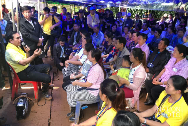 ประยุทธ์ ถึงถ้ำหลวง ตรวจเยี่ยม-ให้กำลังใจ ลั่นหากออกจากพัทยาบีชได้จะพาไปพัทยาของจริง