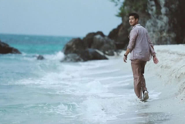 "เวียร์" ศุกลวัฒน์ หนีรถติดขึ้นบีทีเอส หล่อทะลุรถไฟฟ้า ดูแล้วฟิน ติดดินสุดๆ