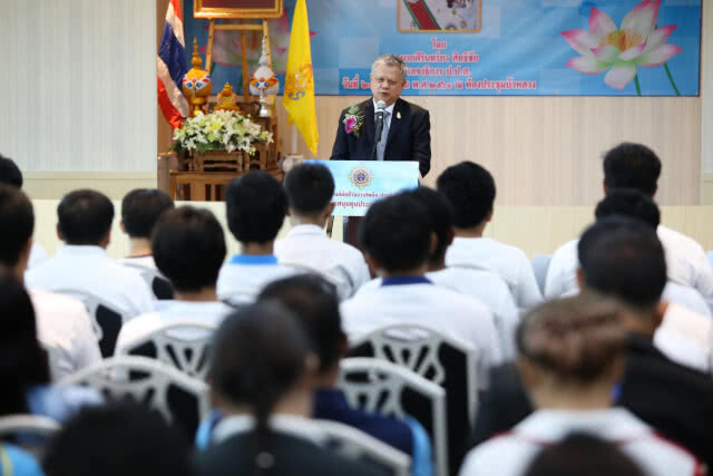 เลขาธิการ ป.ป.ส. มอบทุนประกอบอาชีพ เนื่องในวันต่อต้านยาเสพติดโลก