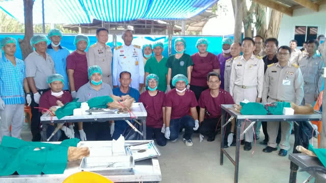 ในหลวง ร.10 โปรดเกล้าฯ ผู้แทนพระองค์อัญเชิญอาหารสัตว์พระราชทาน มอบศูนย์ฟื้นฟูสุนัขจ.บุรีรัมย์