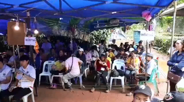ส่งทีมหมอนวดแผนโบราณผ่อนคลายญาติทีมหมูป่า (มีคลิป)